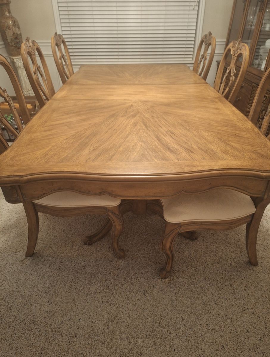 Dining Room Table and Chairs