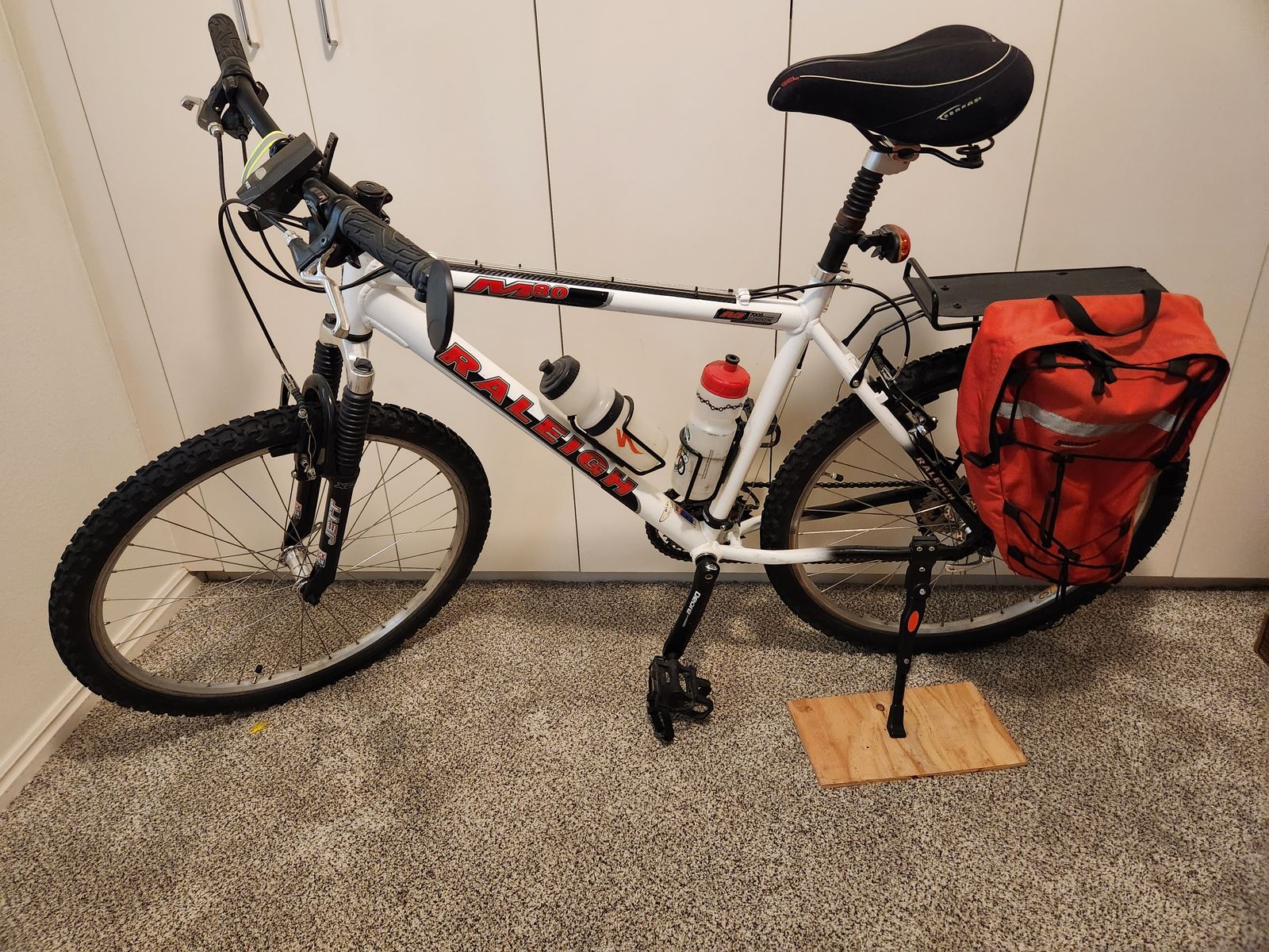 22-in Raleigh M80 21 speed bike