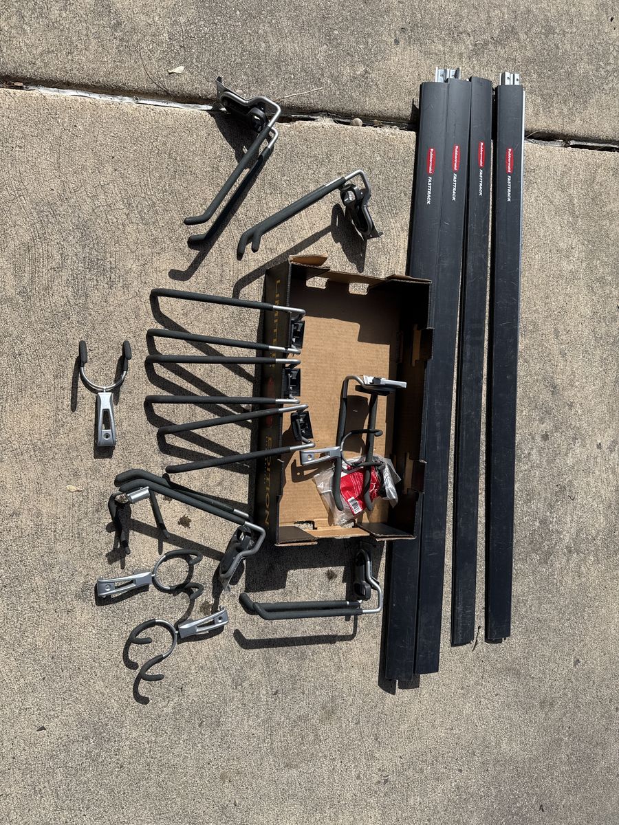 Rubbermaid Fast Track Garage Organizer