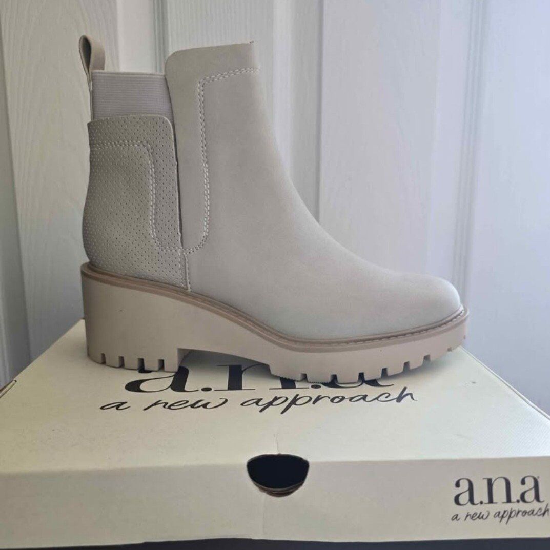 A.N.A sand boots