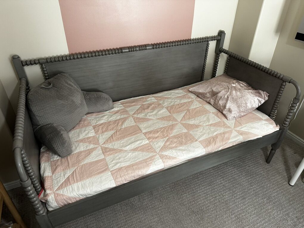 Beaded Spindle Twin Day Bed