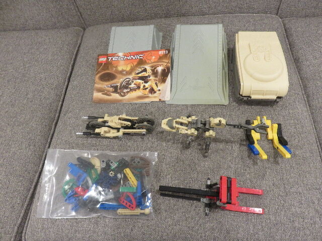 LOT OF LEGO TECHNIC ITEMS - INCLUDING LEGO #8513 - ROBORIDER VEHICLE