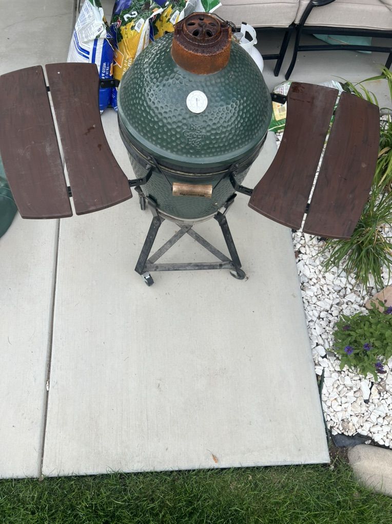 Large Big Green Egg Smoker Grill