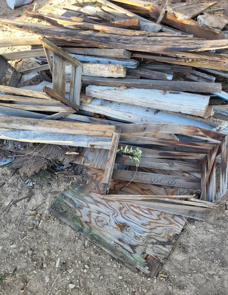 **FREE OLD WOOD/FIREWOOD**