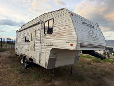2004 prowler 26’ with super slide-out