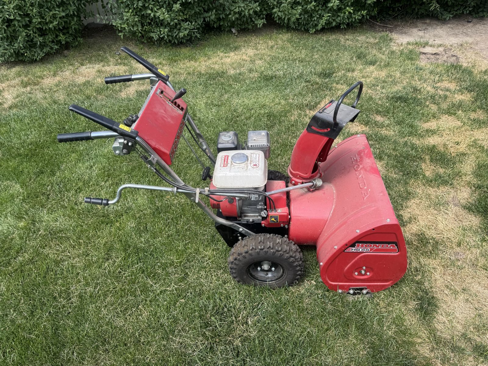 Honda HS55 2-Stage Gas Powered Snow Blower - Red, 5.5 HP, Walk-Behind