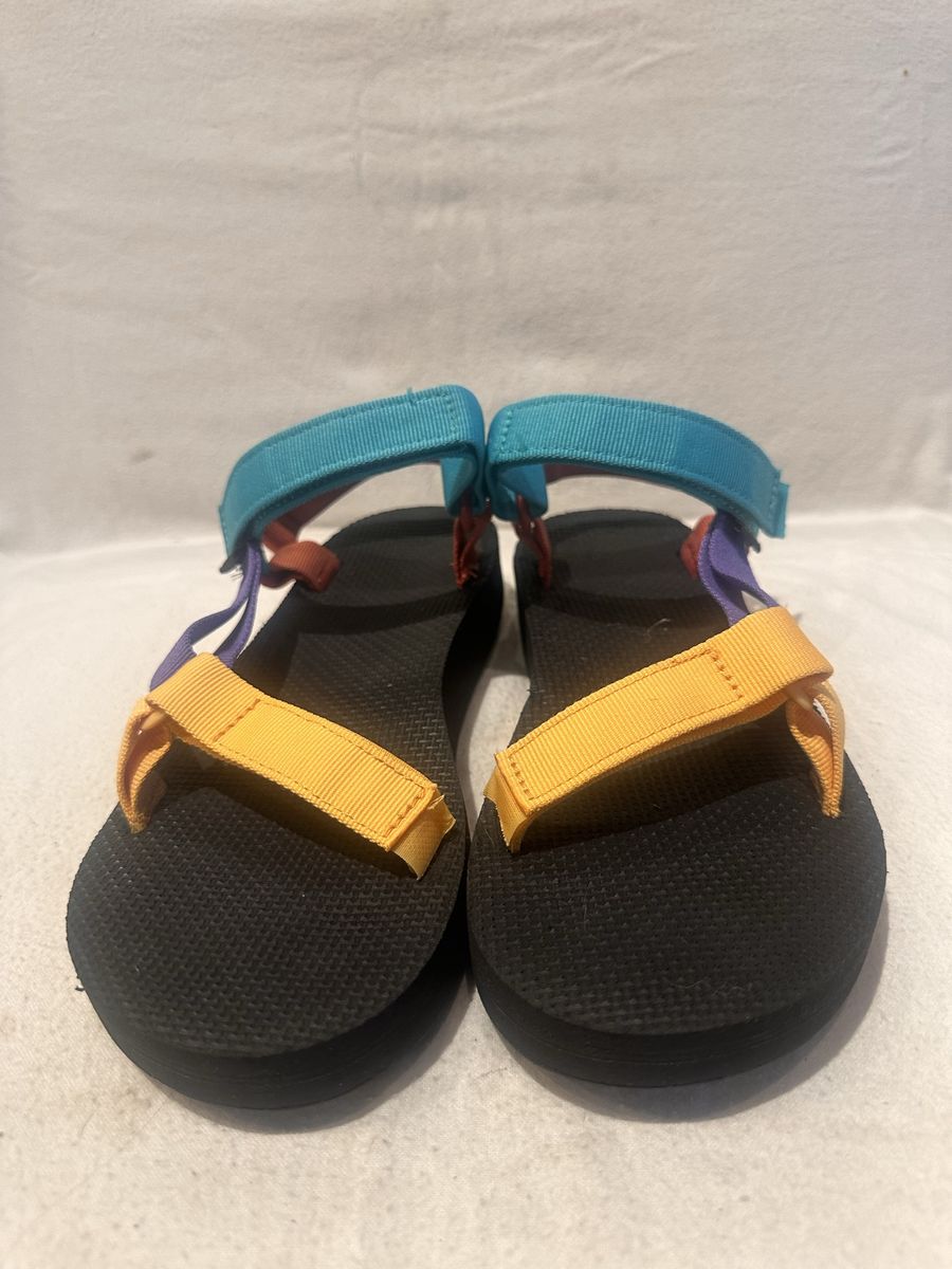 Teva women’s size 9 multicolor beach sandals