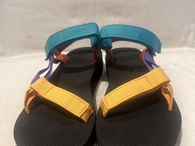 Teva women’s size 9 multicolor beach sandals