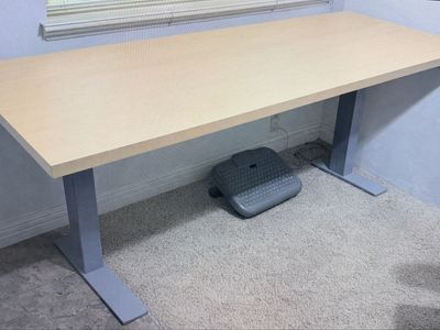 Standing desk