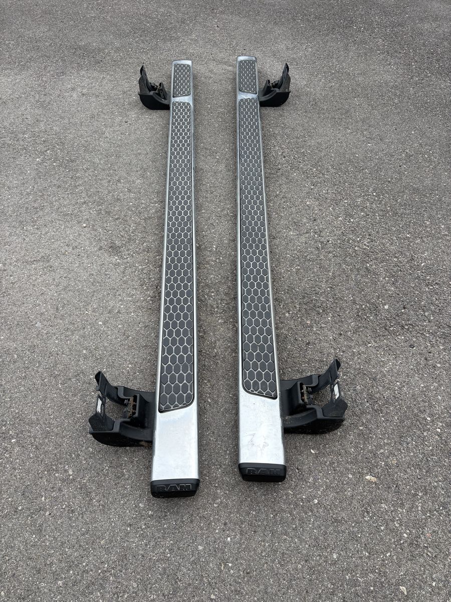 Ram 1500 2009-2018 Running Boards / Steps
