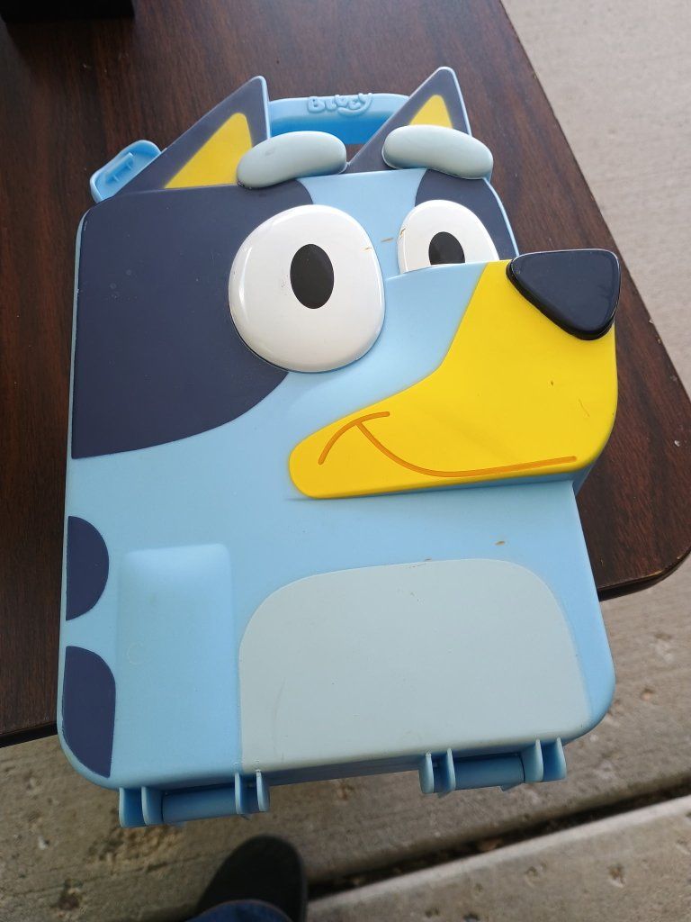 Bluey Carry Case & 9 Figurines