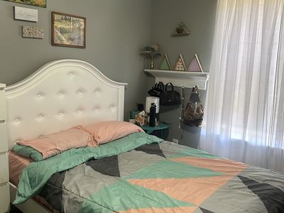 Stunning geometric twin.\ Full comforter and pillow. Two pillowcases and sheets, peach color.