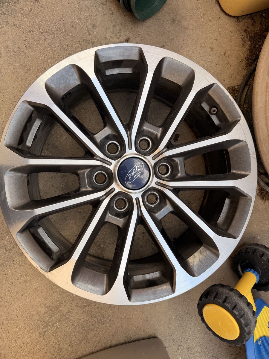 OEM Ford F-150 Truck Wheel - Gray 6-Lug Aluminum Rim