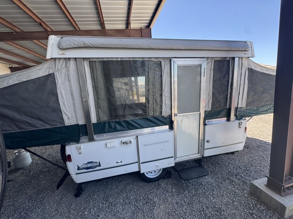 Mint ColeMan Sedona King Bed  Must See !!