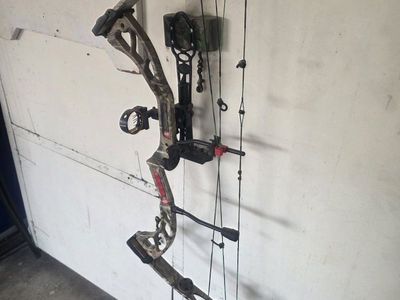 PSE Stinger 3G Compound Hunting Bow Camo with Sight and Rest