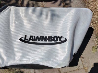 Lawn boy mower bag in excellent condition like new. See pictures for the mower model