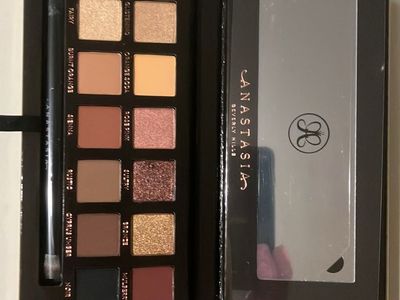 Anastasia Beverly Hills Soft Glam Eye Shadow Palette 14 Shades with Brush