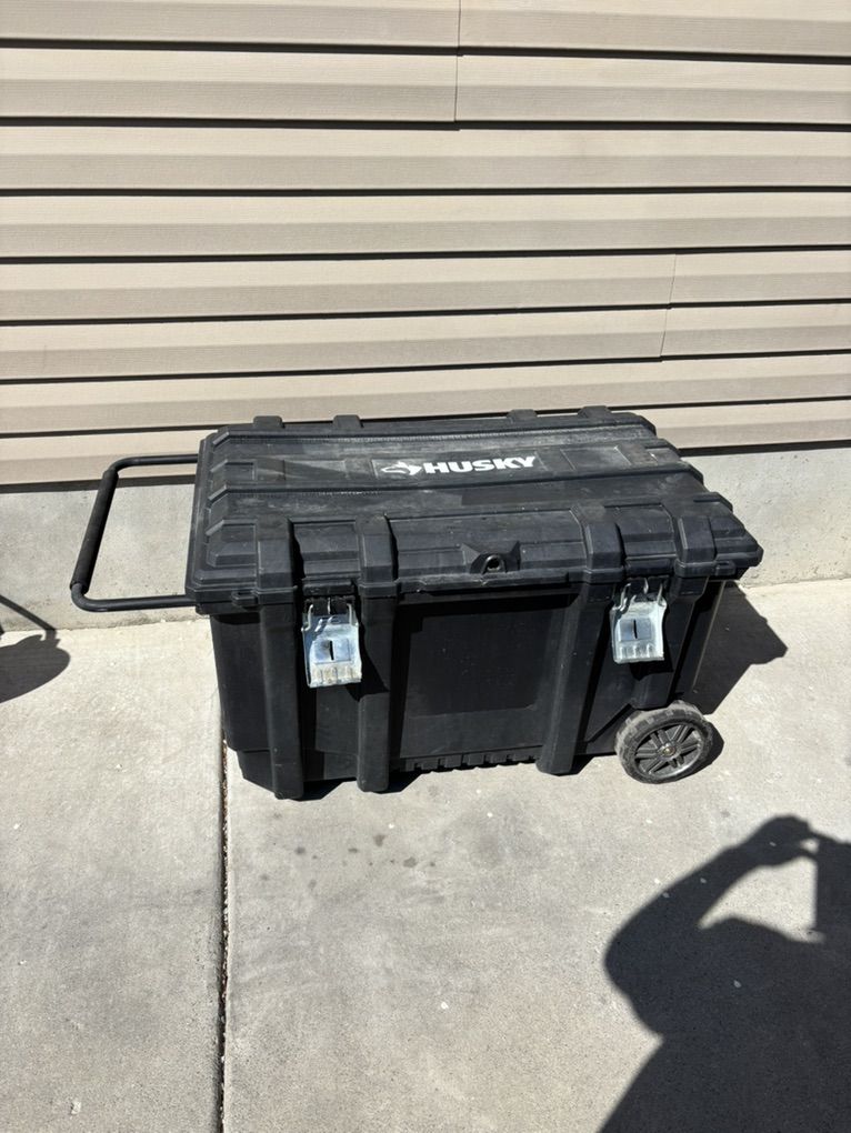 Husky 50 Gallon Storage Box On Wheels