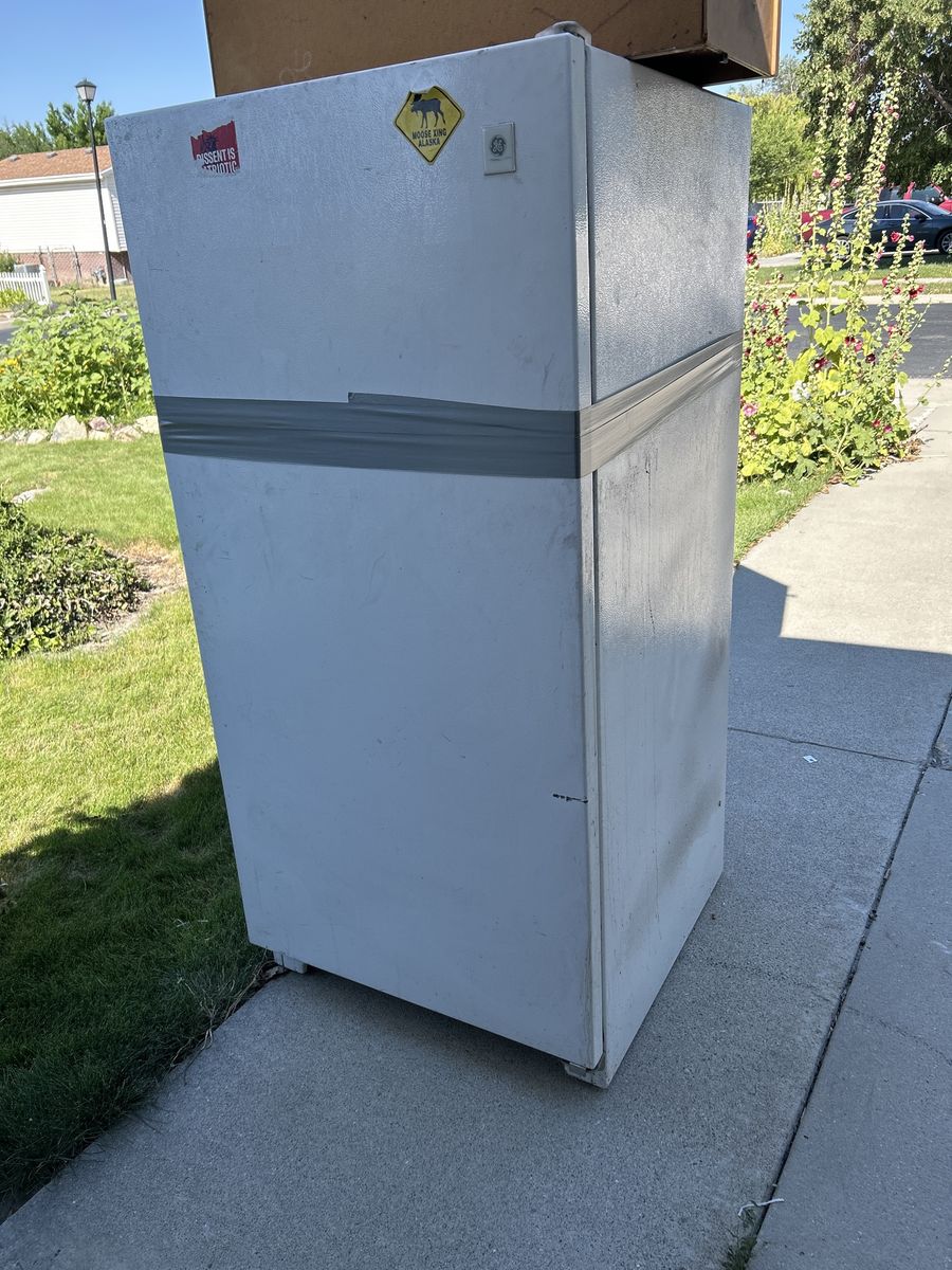 GE Top Freezer Refrigerator - White, Used, Functional