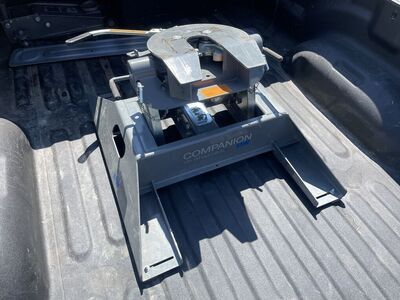 5th Wheel Trailer B&W Hitch Companion