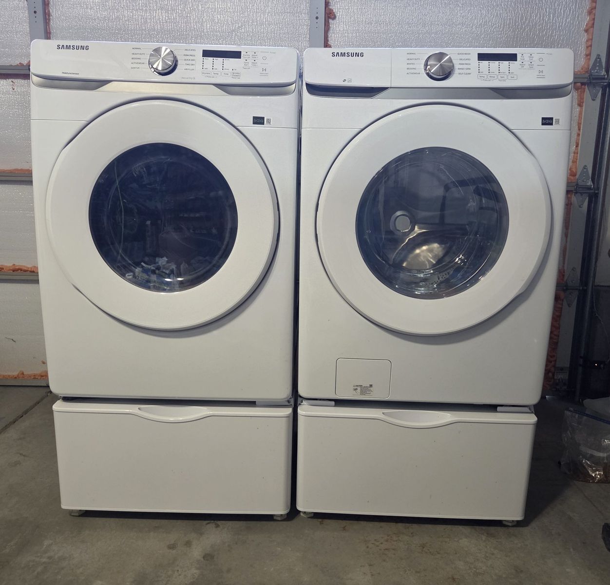 Samsung WF45T6000AW Washer & DVE45T6000W Dryer Set w/ Pedestals, White