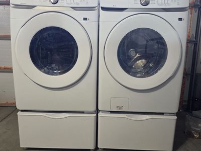 Samsung WF45T6000AW Washer & DVE45T6000W Dryer Set w/ Pedestals, White