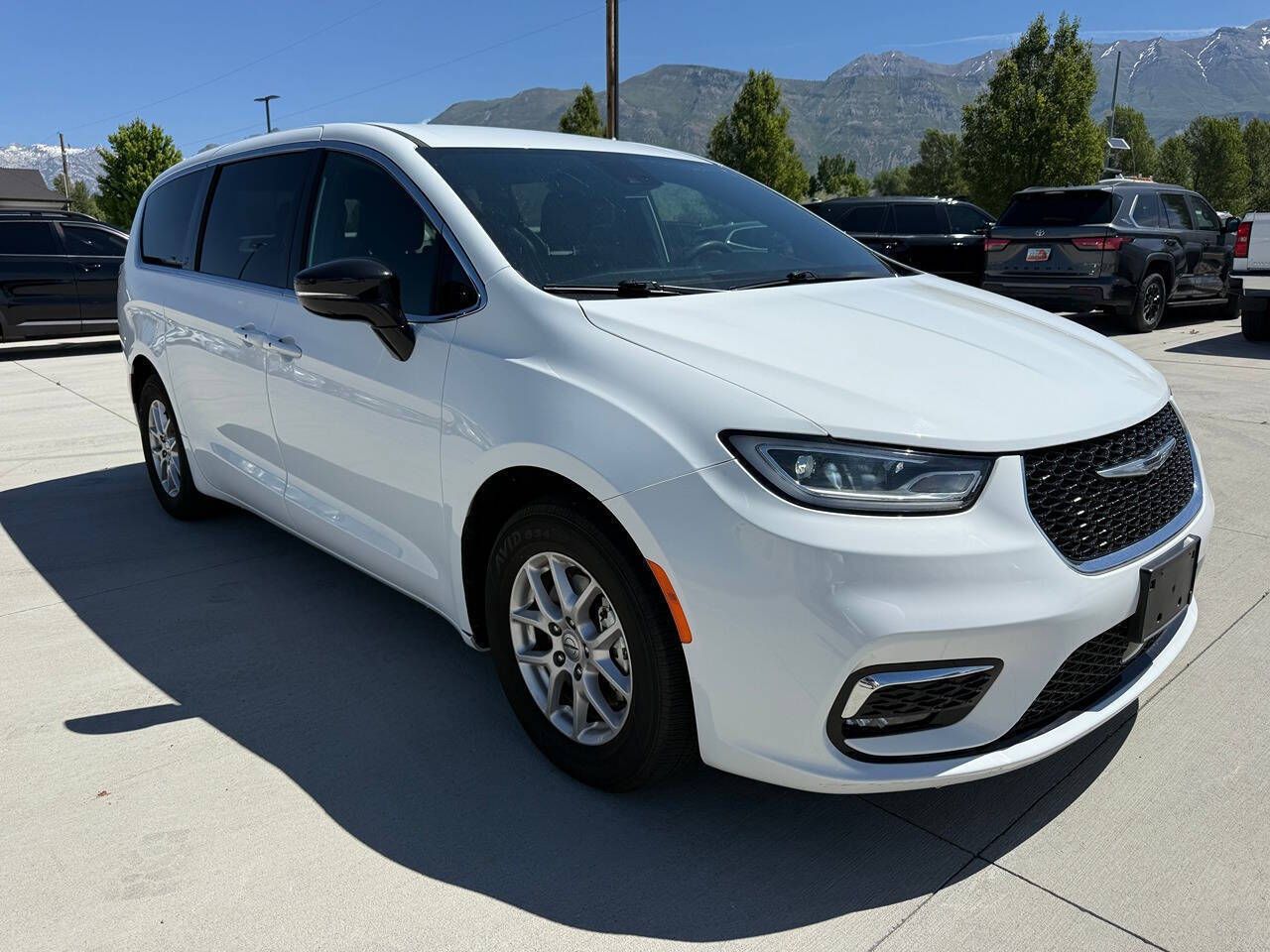 2024 Chrysler Pacifica Touring