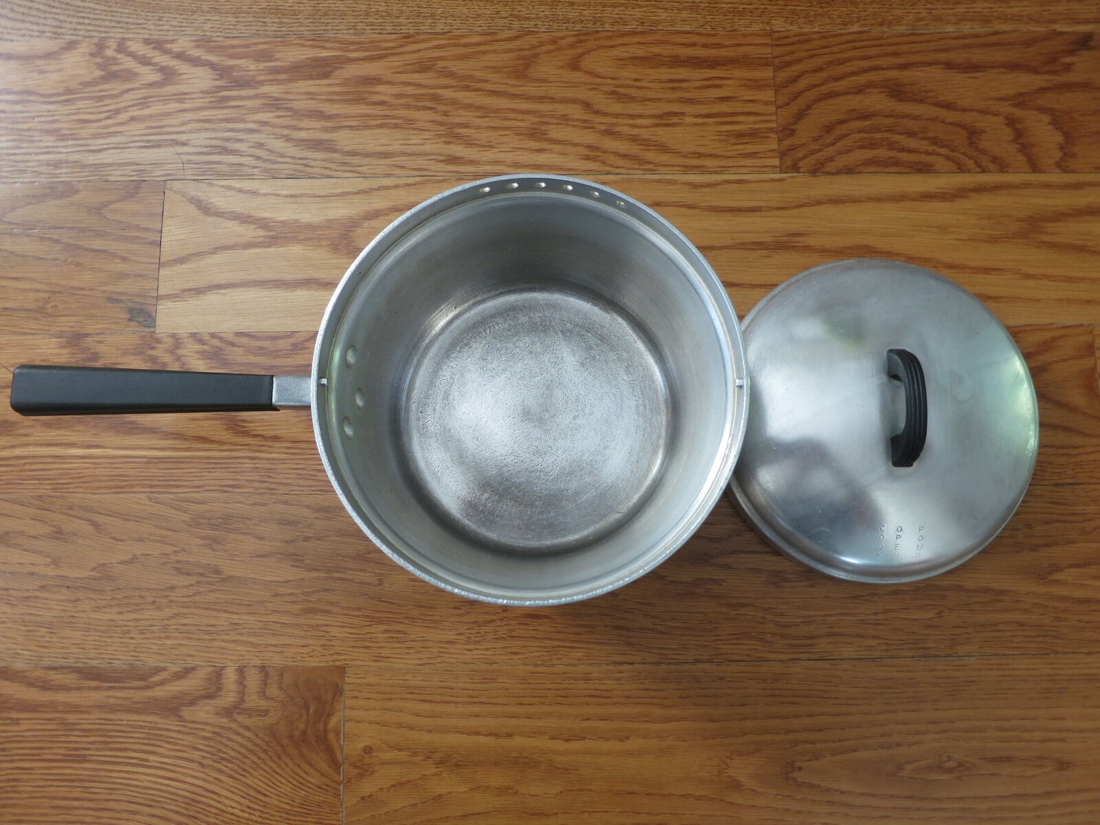 RARE VINTAGE VOGUE ALUMINUM WARE SAUCEPAN