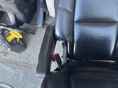2009 GMC Yukon XL Captain Chairs