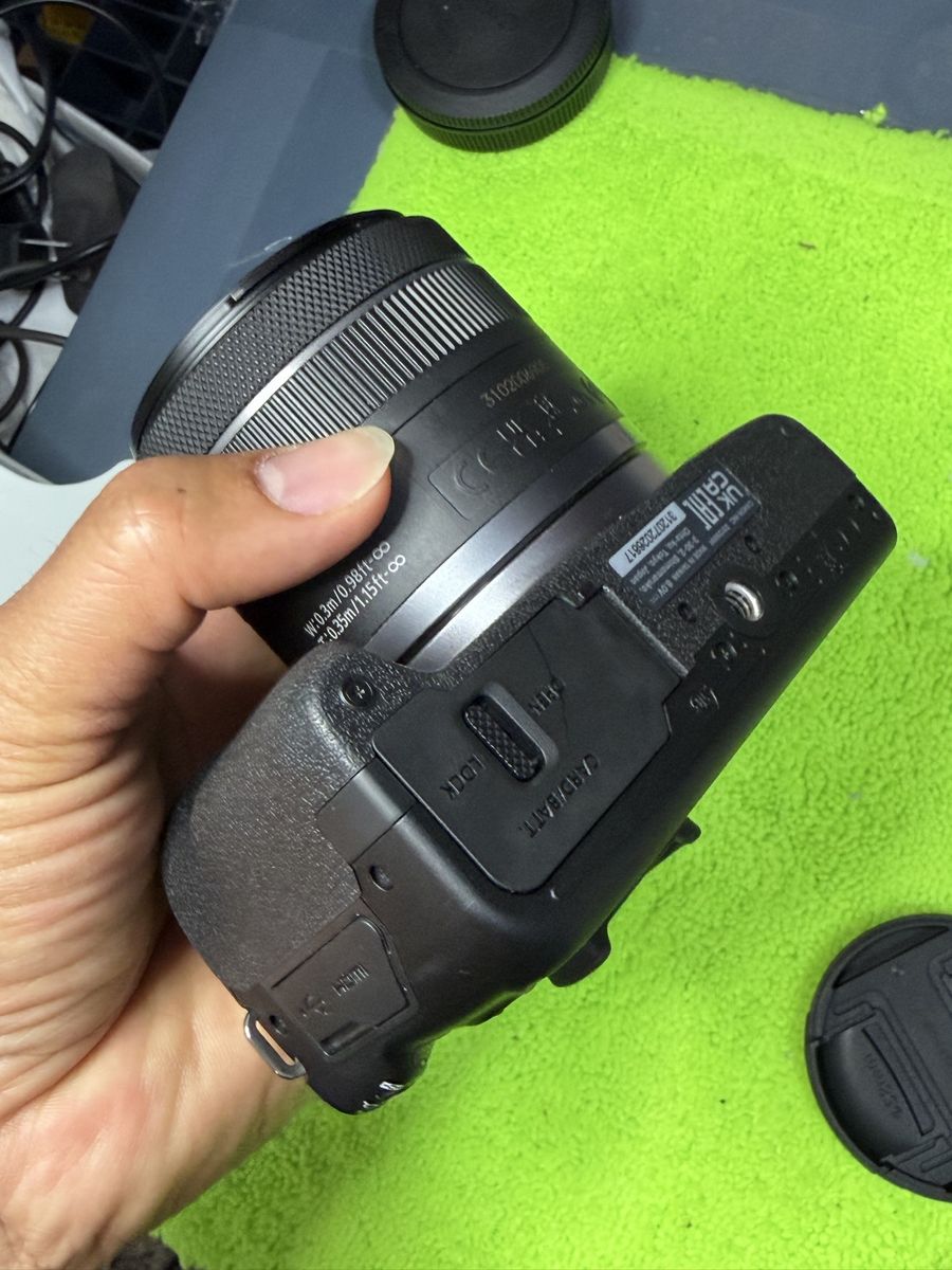 Canon R100 kit 18-45