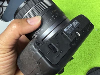 Canon R100 kit 18-45