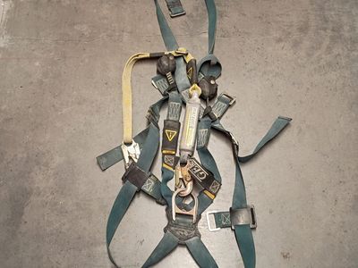 tie off harness- small