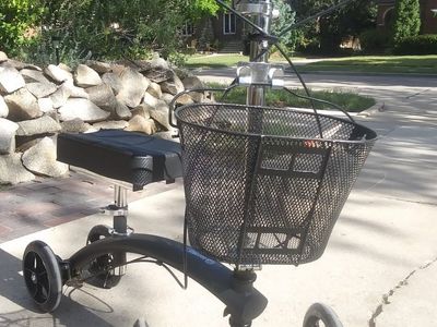 STEERABLE DUAL BRAKE KNEE WALKER with BASKET