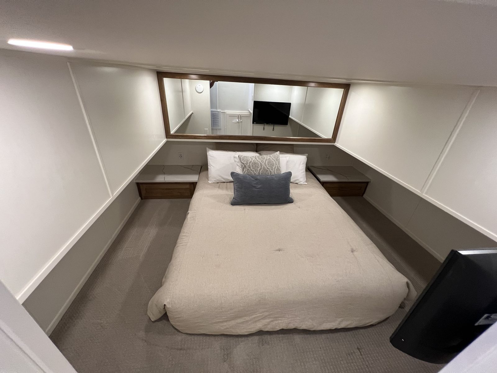 Main image 15