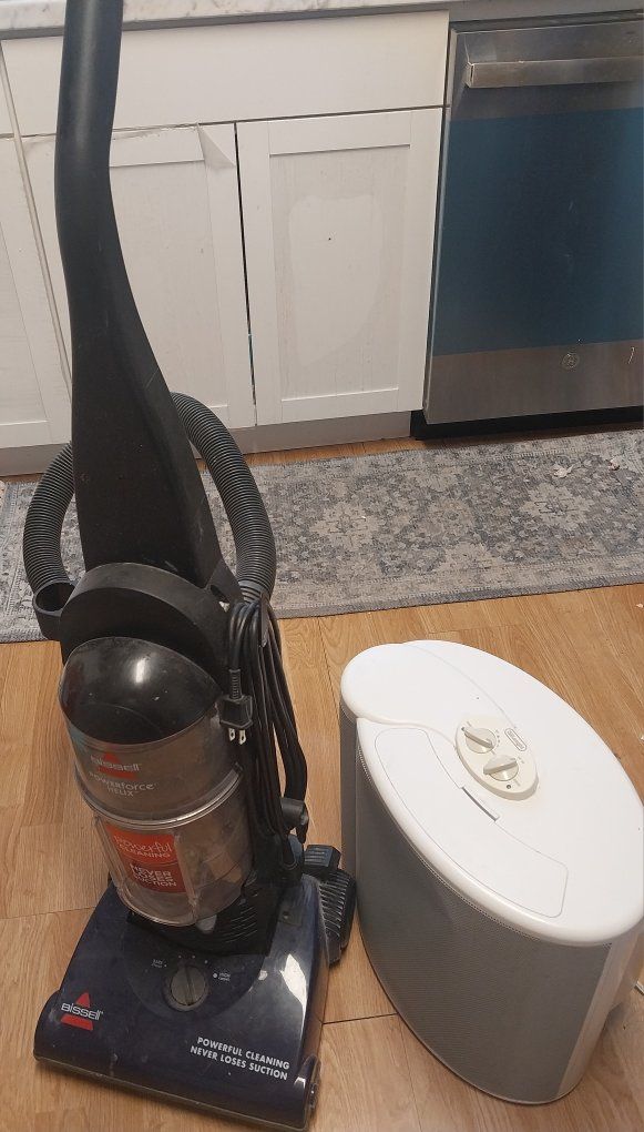Bissell PowerForce Helix Bagless Upright Vacuum - Powerful Cleaning and air purifier