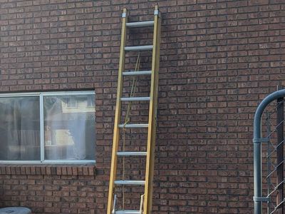 Bauer 20 ft Fiberglass Extension Ladder - Heavy Duty (Type IA)