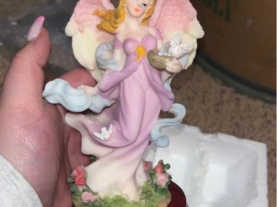 Angelique Collection Angel Figurine with Doves