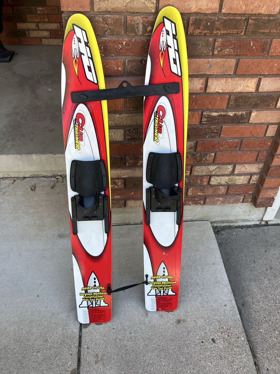 HO KIDS WATERSKIS