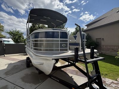 2021 Trifecta 20C LE Pontoon boat