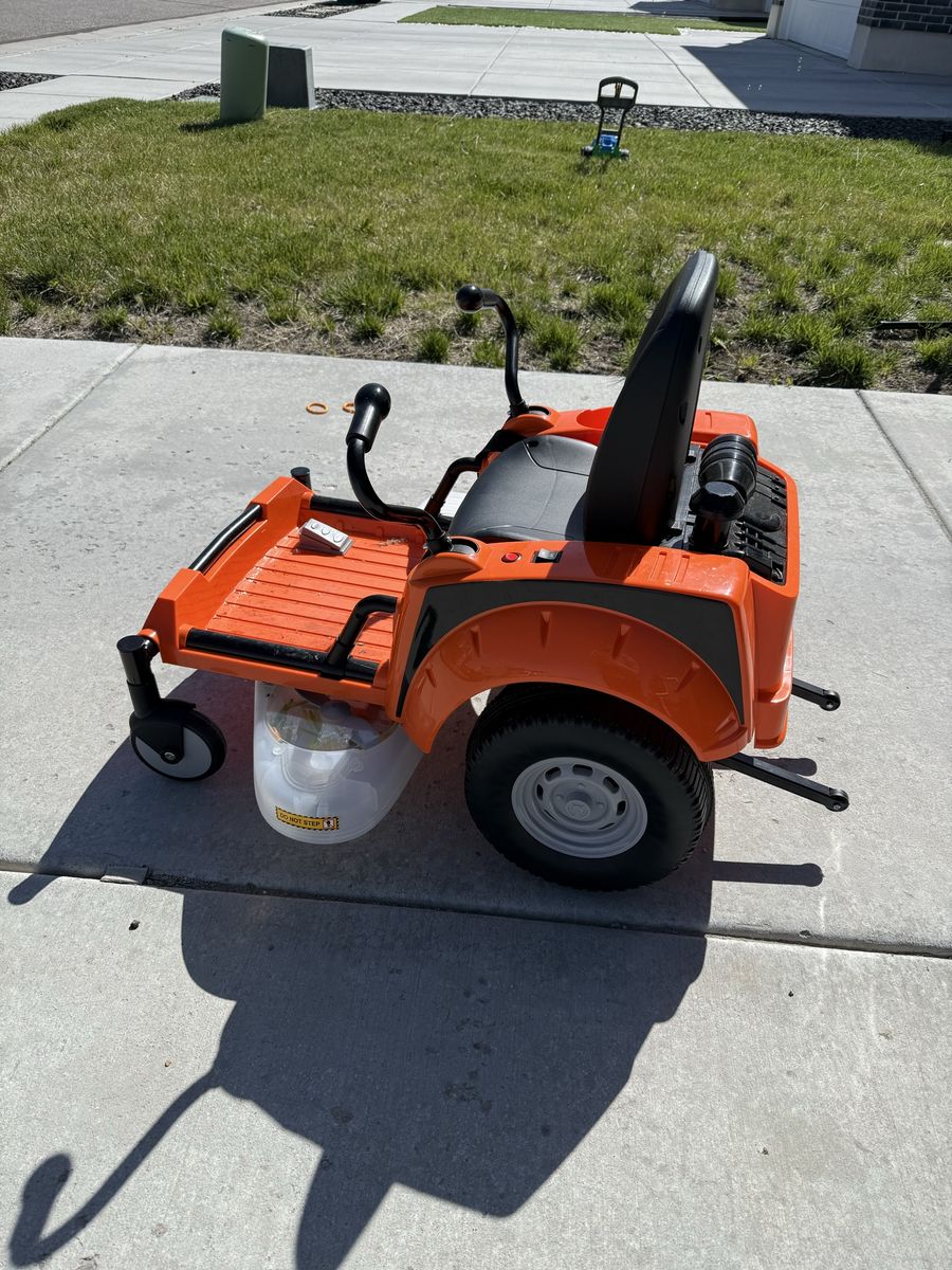 Kids powered ride on lawn mower