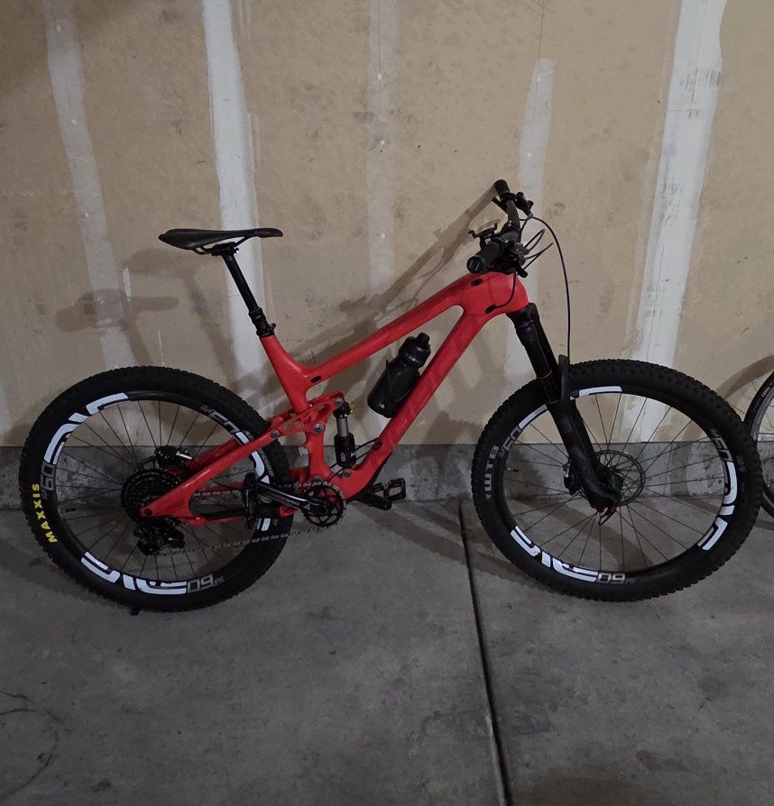 Norco Sight C7.2 Carbon MTB | ENVE M60 Forty wheels | Enve Stem | Enve Bars | Size L