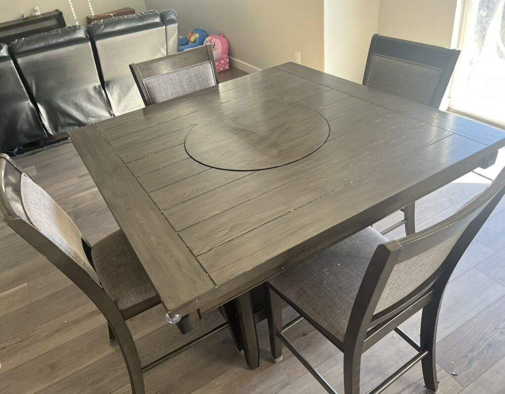 Kitchen Table & Chairs