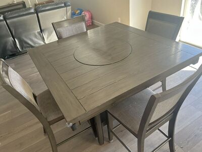 Kitchen Table & Chairs