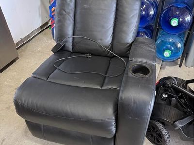 Abbyson Recliner (right recliner)