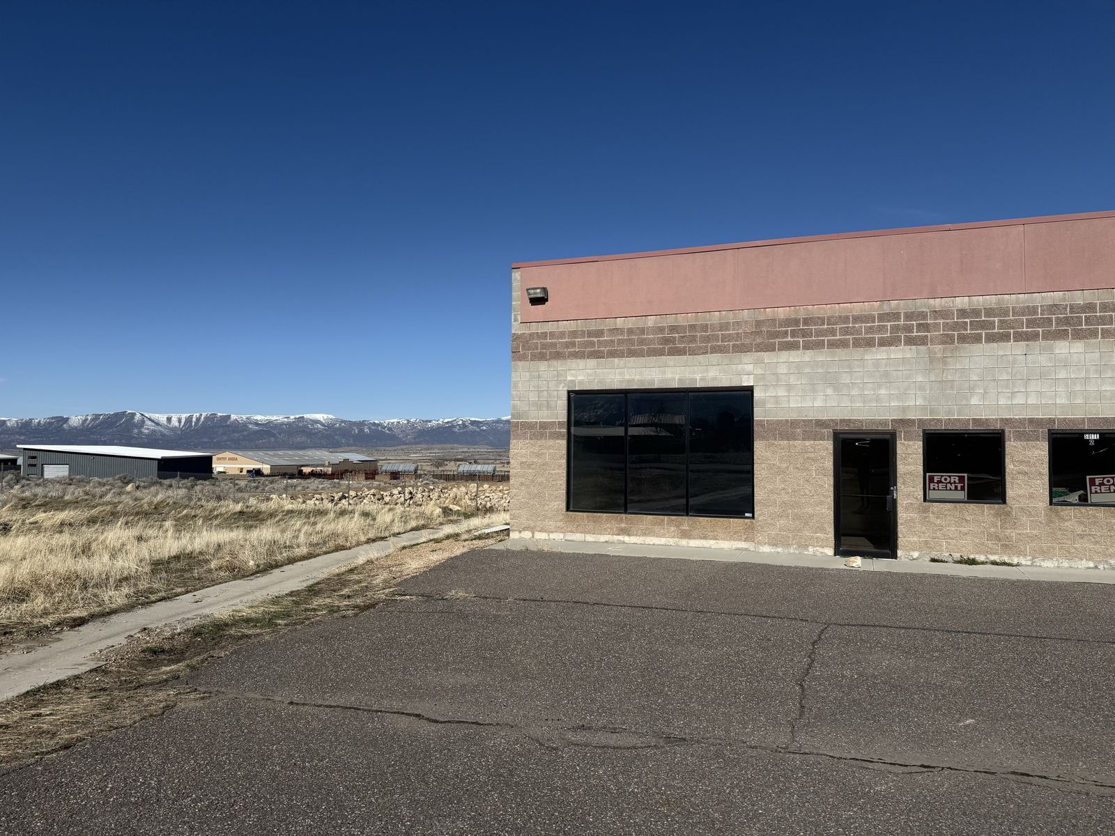 8% cap rate Retail/warehouse in Mt Pleasant