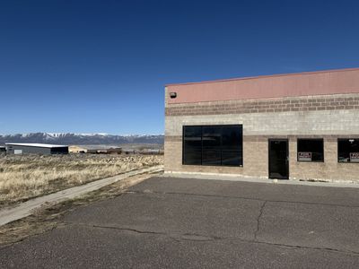 8% cap rate Retail/warehouse in Mt Pleasant