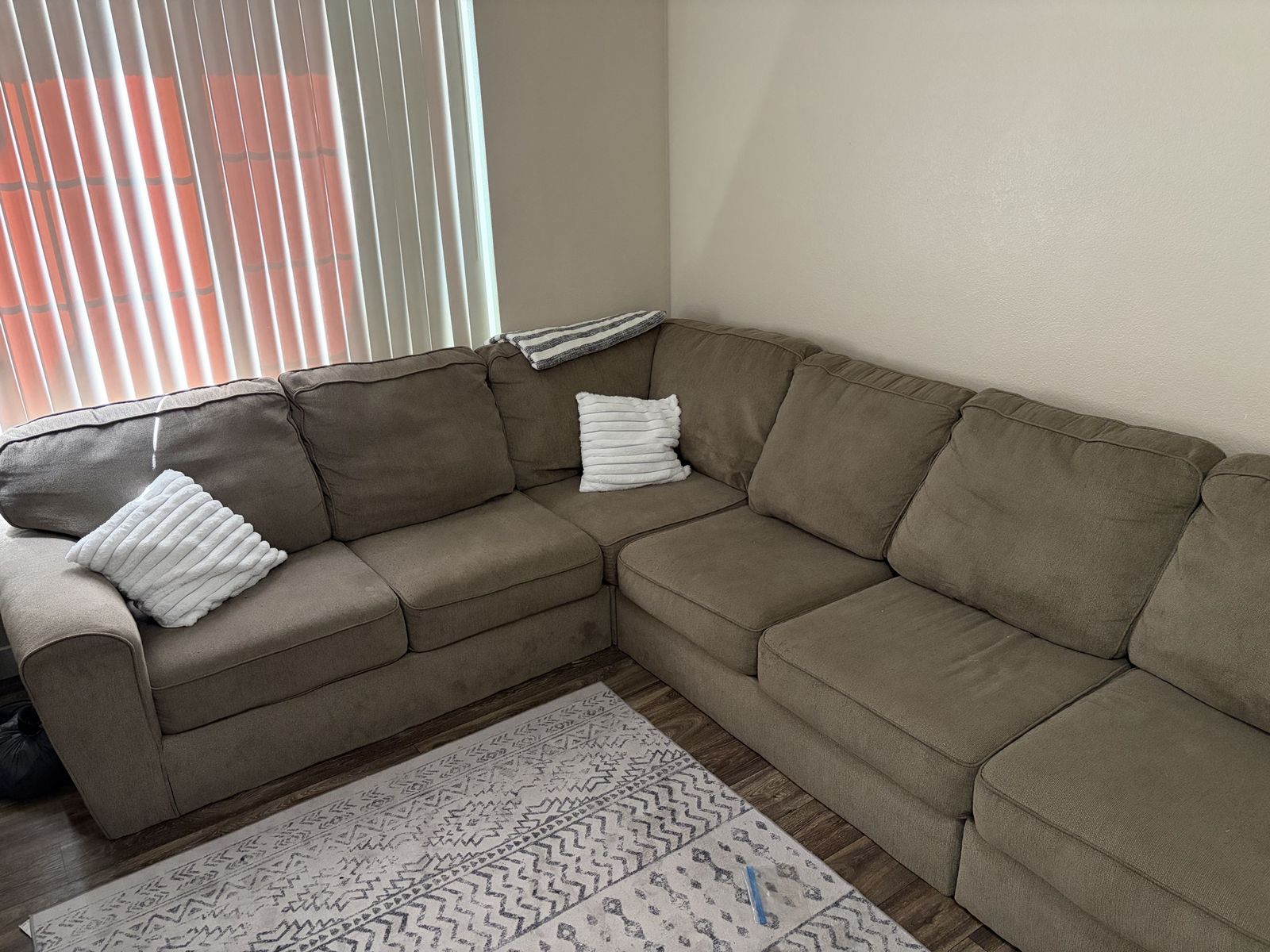 Main image 3