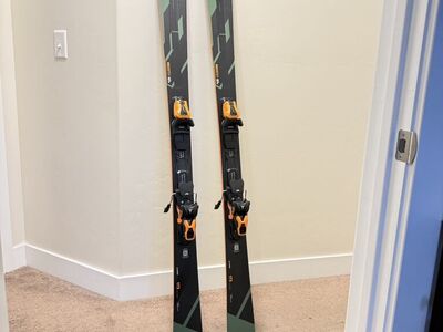 2025/26 ATOMIC Q 7.8 REDSTER Carving Ski