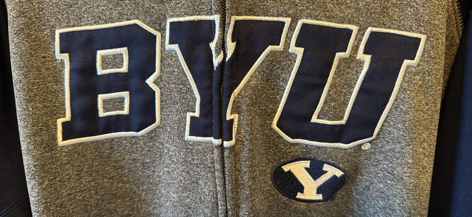 BYU Cougars men’s Medium Gray/Navy Full-Zip Hoodie - Excellent Condition, Size Medium