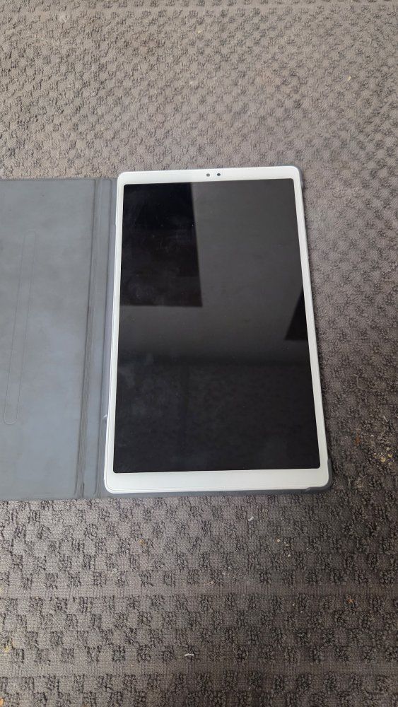 Samsung Galaxy Tab A7 Lite 8.7" 32GB Silver (SM-T220) with Protective Case